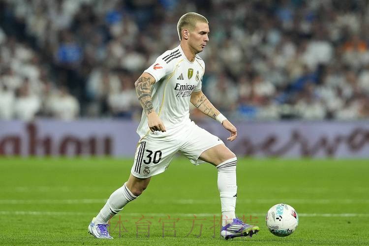 世体：维+居都没站出来 马斯坦托诺难匹敌亚马尔